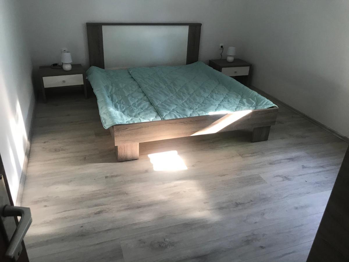 Apartments Lena Baška Eksteriør bilde
