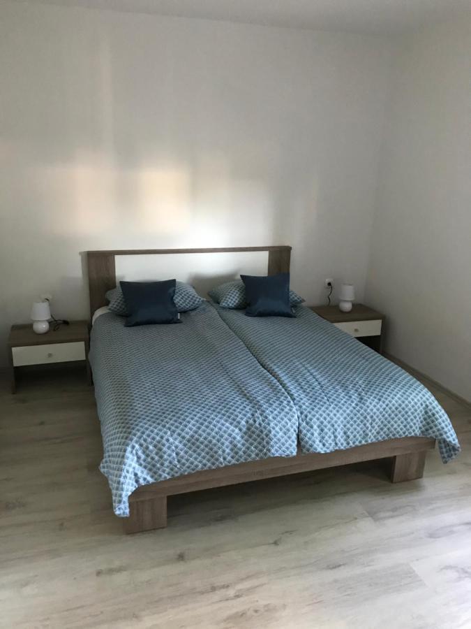 Apartments Lena Baška Eksteriør bilde