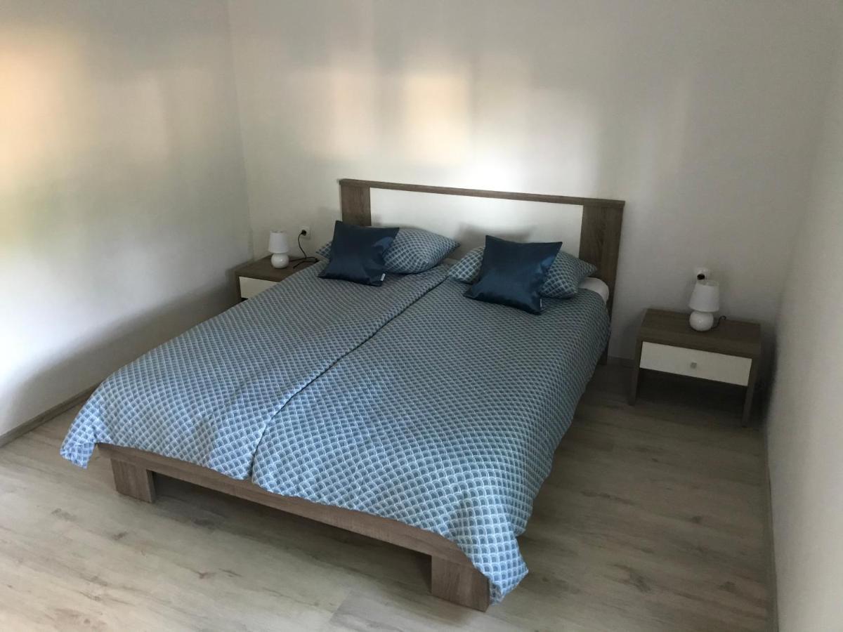 Apartments Lena Baška Eksteriør bilde
