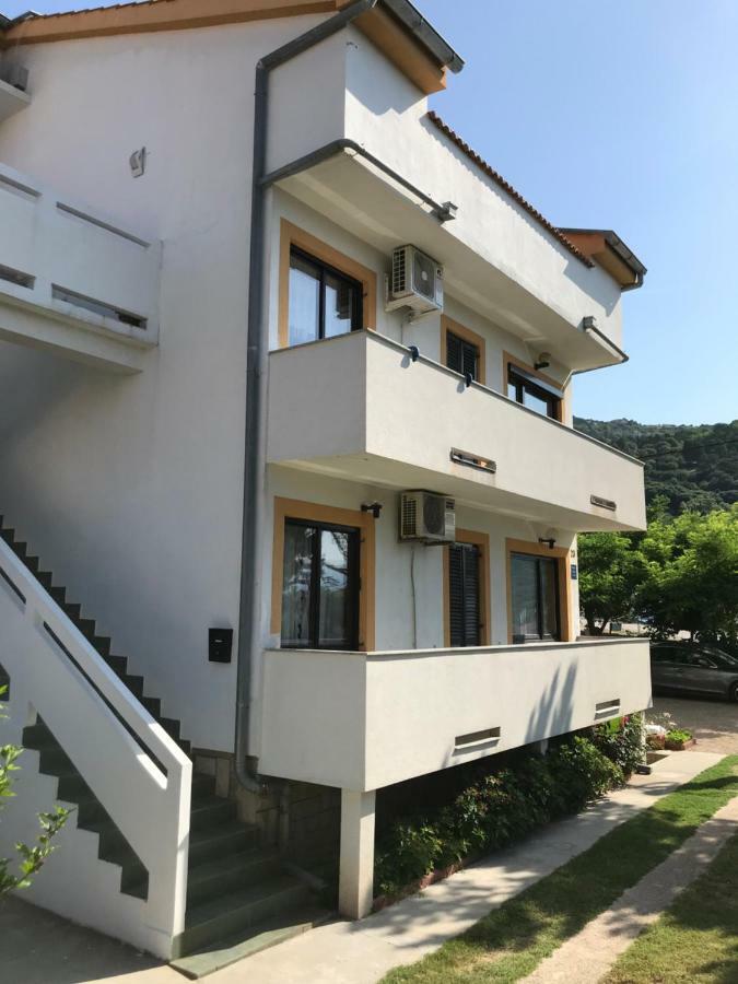 Apartments Lena Baška Eksteriør bilde
