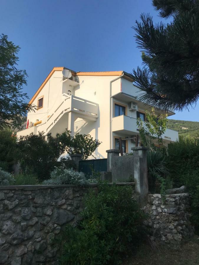 Apartments Lena Baška Eksteriør bilde