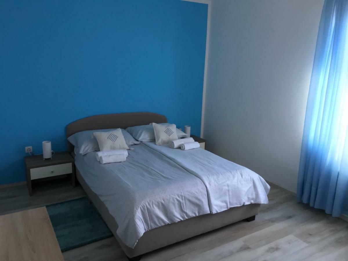 Apartments Lena Baška Eksteriør bilde