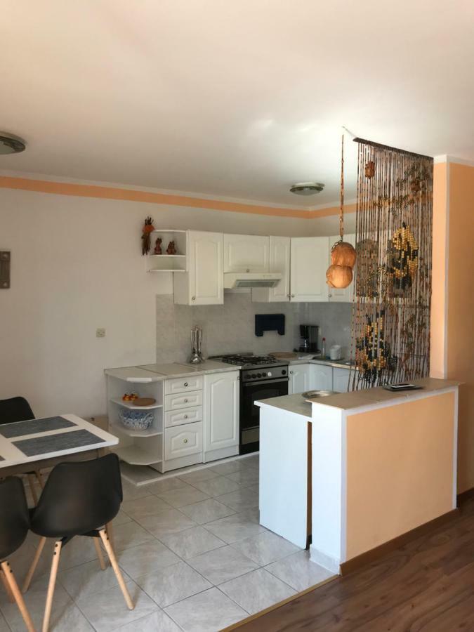 Apartments Lena Baška Eksteriør bilde