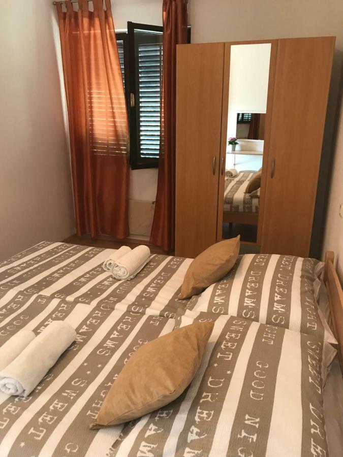 Apartments Lena Baška Eksteriør bilde