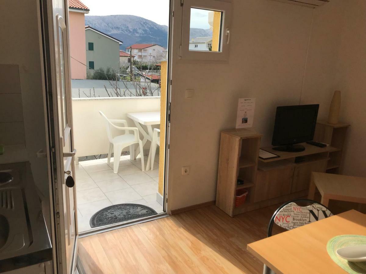 Apartments Lena Baška Eksteriør bilde