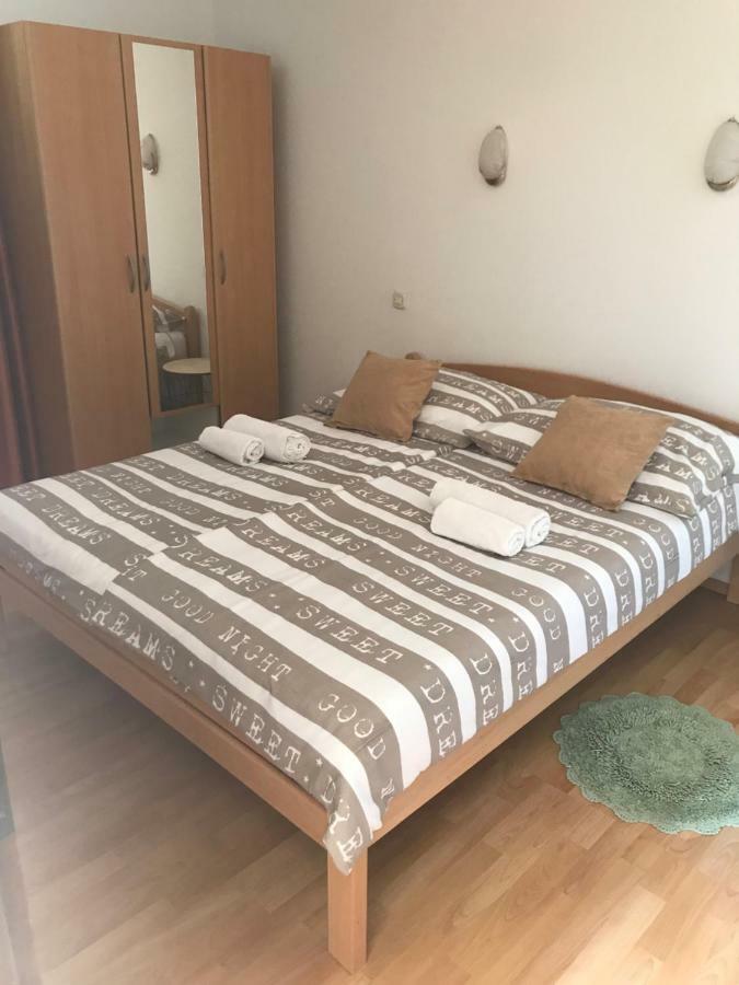 Apartments Lena Baška Eksteriør bilde